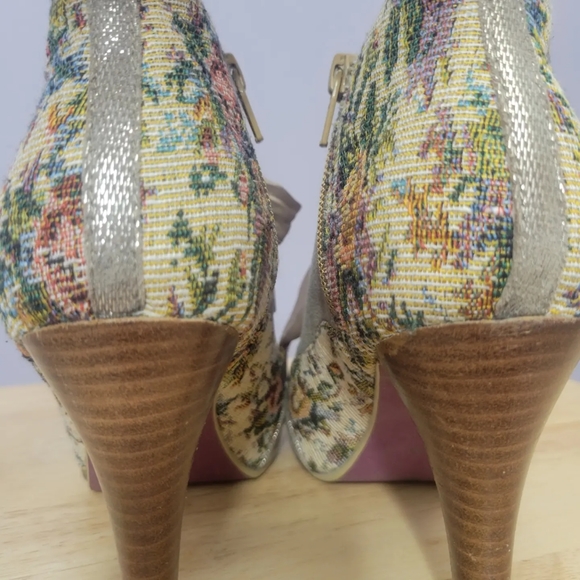 Vintage style Women's heels size 6.5 - Picture 3 of 5